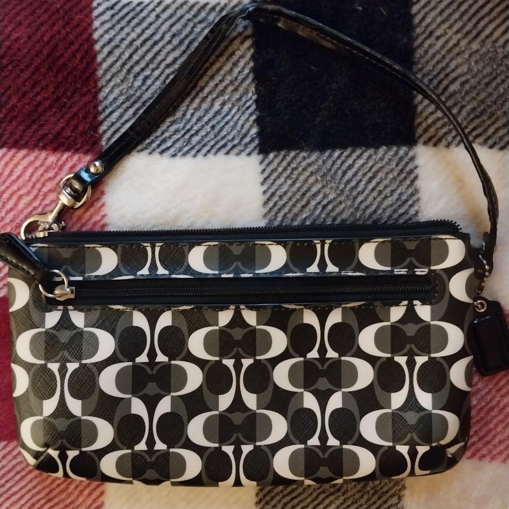 Coach wristlet - Picture 2 of 8